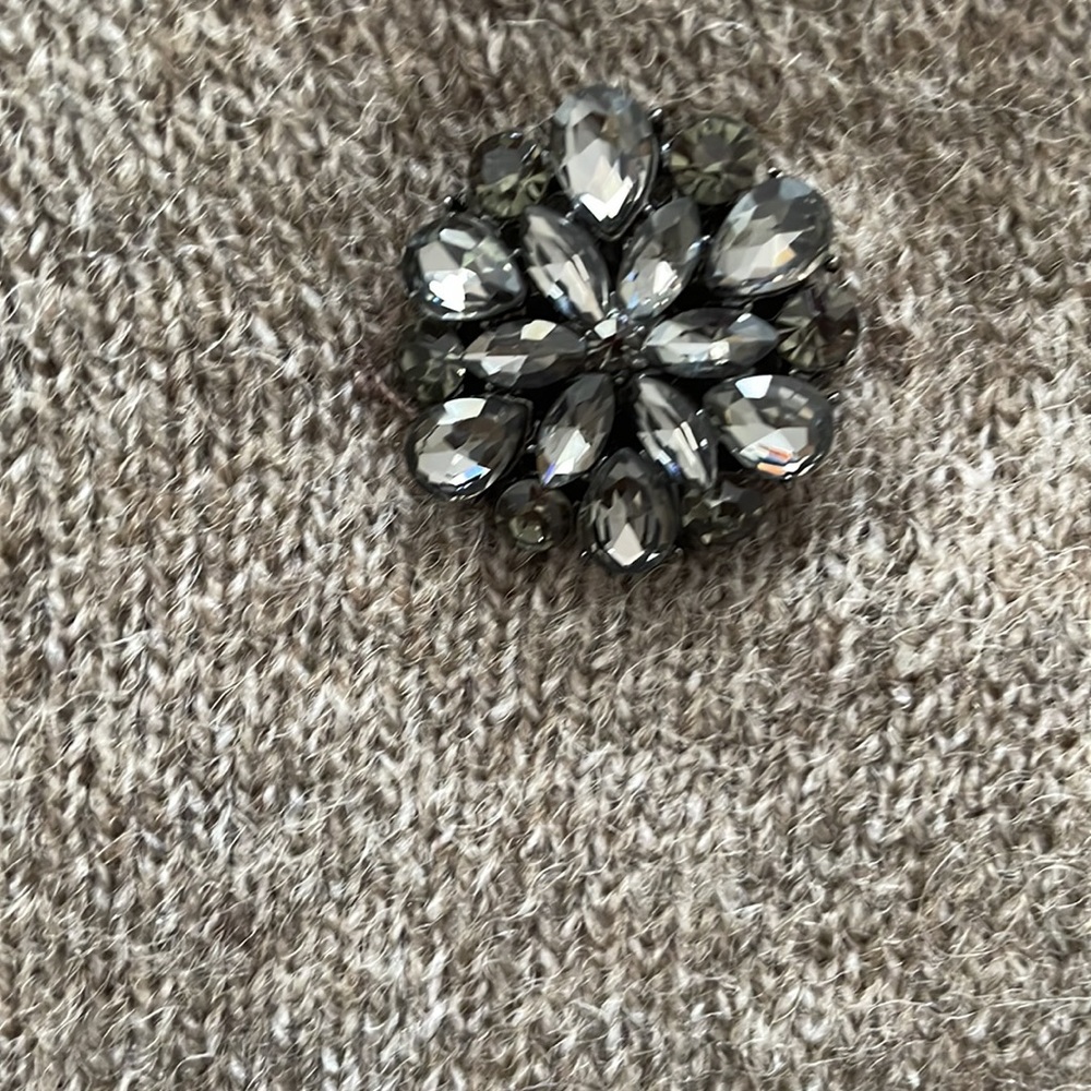 BNWT Addreine Vittadini in shades of  brown with jewel like buttons. SIZE L